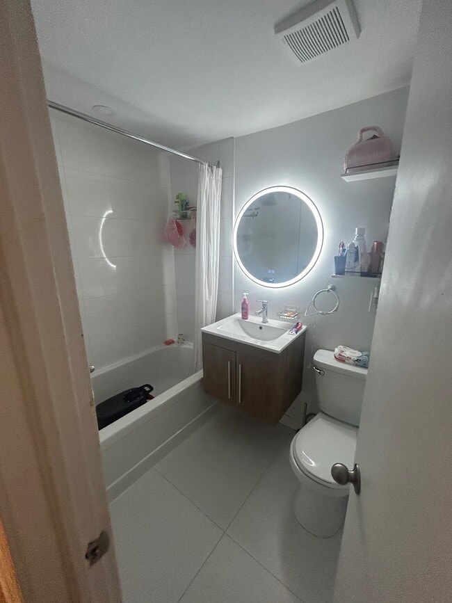 Building Photo - 3010 Rue Goyer