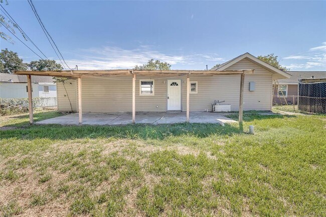 Building Photo - 1211 Trimm Ave