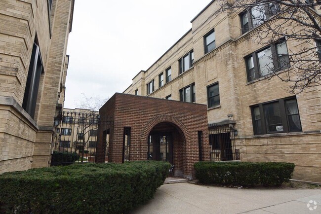 Building Photo - 3522 N Broadway