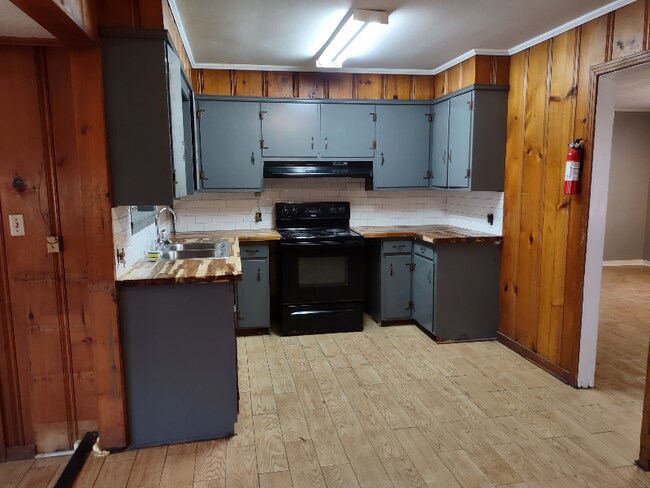 Building Photo - 310 Azalea Dr