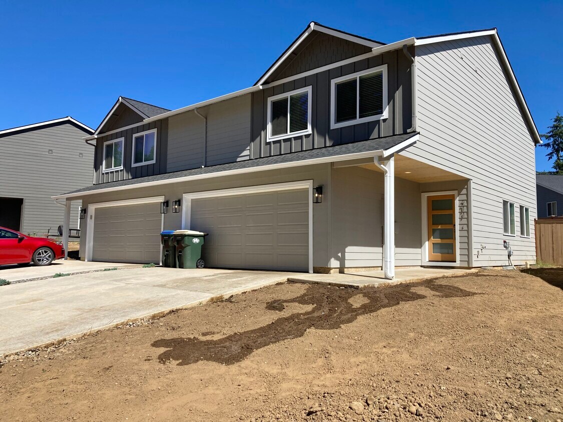 211 Oak St, Winlock, WA 98596 Townhome Rentals in Winlock WA