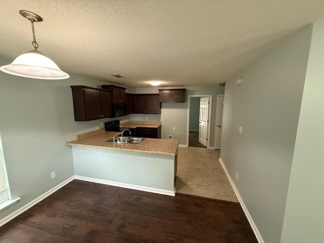 Foto del edificio - 1213 Askew Dr NE