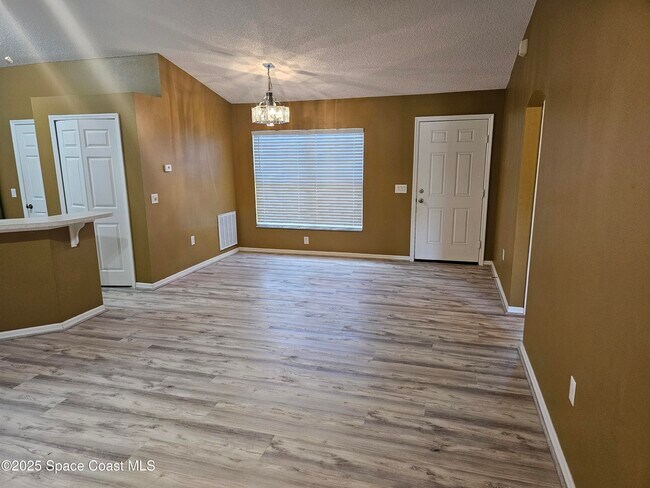 Foto del edificio - 1539 Glencove Ave NW