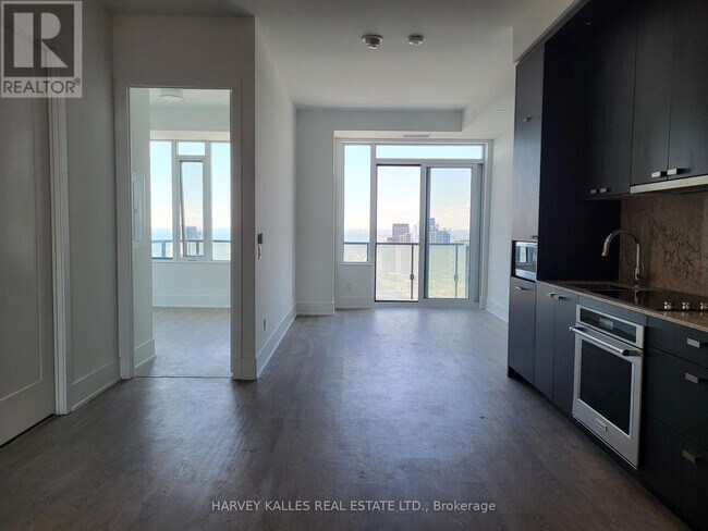 Building Photo - 470 Front St W