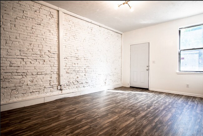 Building Photo - 415 E Carson St