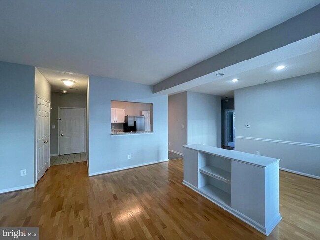 Foto del edificio - 1701 Lake Shore Crest Dr
