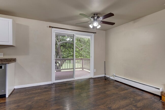 Building Photo - Spacious 4 Bed 2 Bath Home