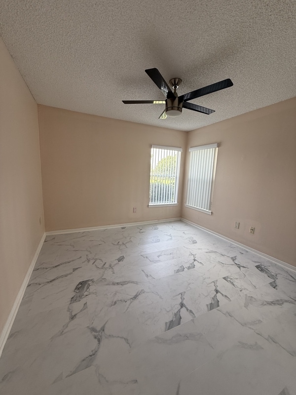 Building Photo - 2501 Grassy Point Dr