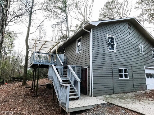 Foto del edificio - 4 br, 3 bath House - 6025 Turner Hill Road