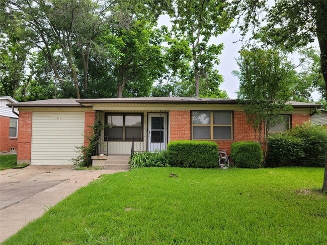 Photo - 3023 Gus Thomasson Rd House