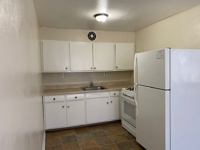 Foto del edificio - 1st Flr Apt Washer/Dryer Hookup  Garage