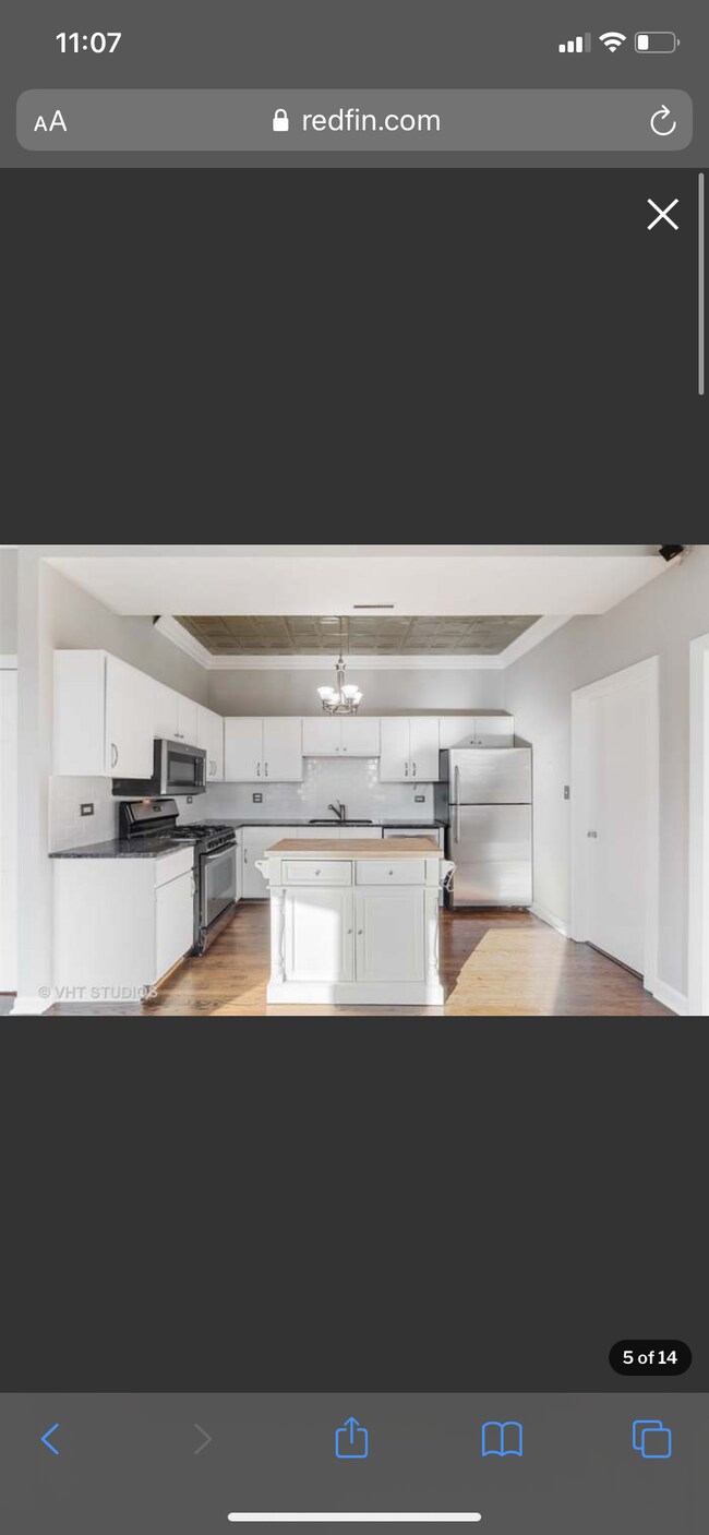 Building Photo - 711 N Hoyne Ave