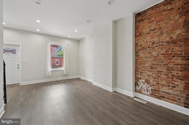 Foto del edificio - 2835 W Montgomery Ave