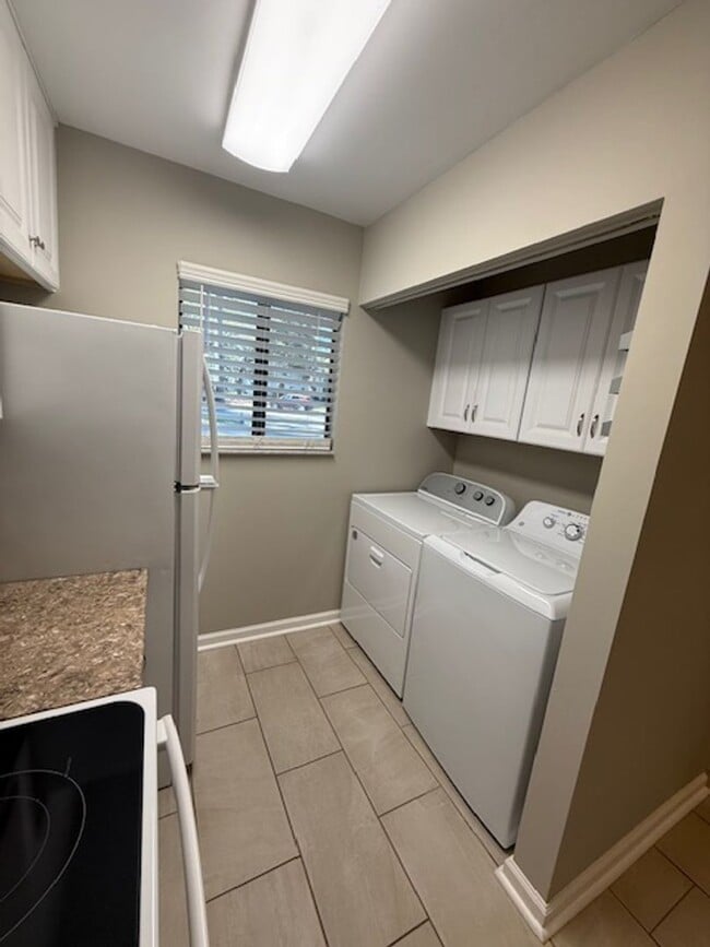 Building Photo - Woodlake Villa 213