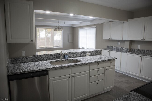 Building Photo - 3 br, 2 bath House - 213 East Webster Road