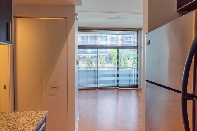 Foto del edificio - 650 W Wayman St