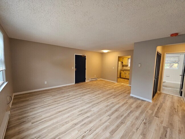 Building Photo - Evergreen Court