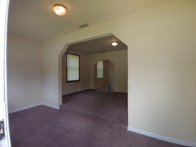 Building Photo - 9117 Polk Ave