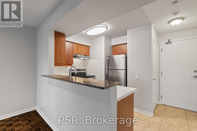 Building Photo - 515 Rosewell Ave