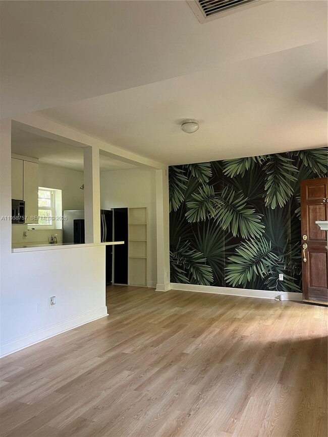 Foto del edificio - 4812 Pine Tree Dr