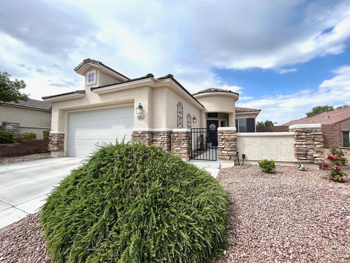 Primary Photo - SUMMERLIN - Single-story 3 Bedroom 2 bath ...