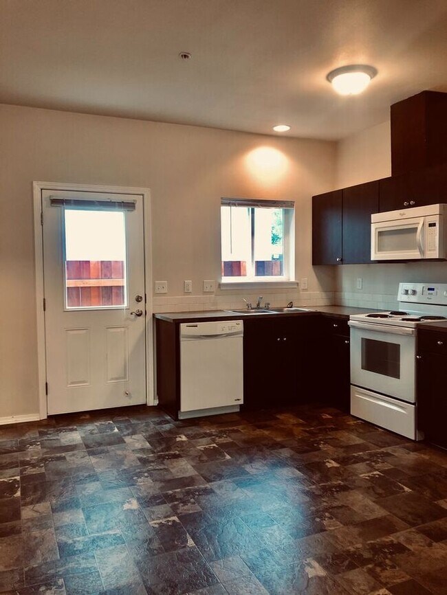 Foto del edificio - 6923 N Fessenden St