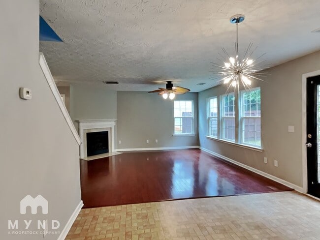 Building Photo - 2260 Valley Creek Dr