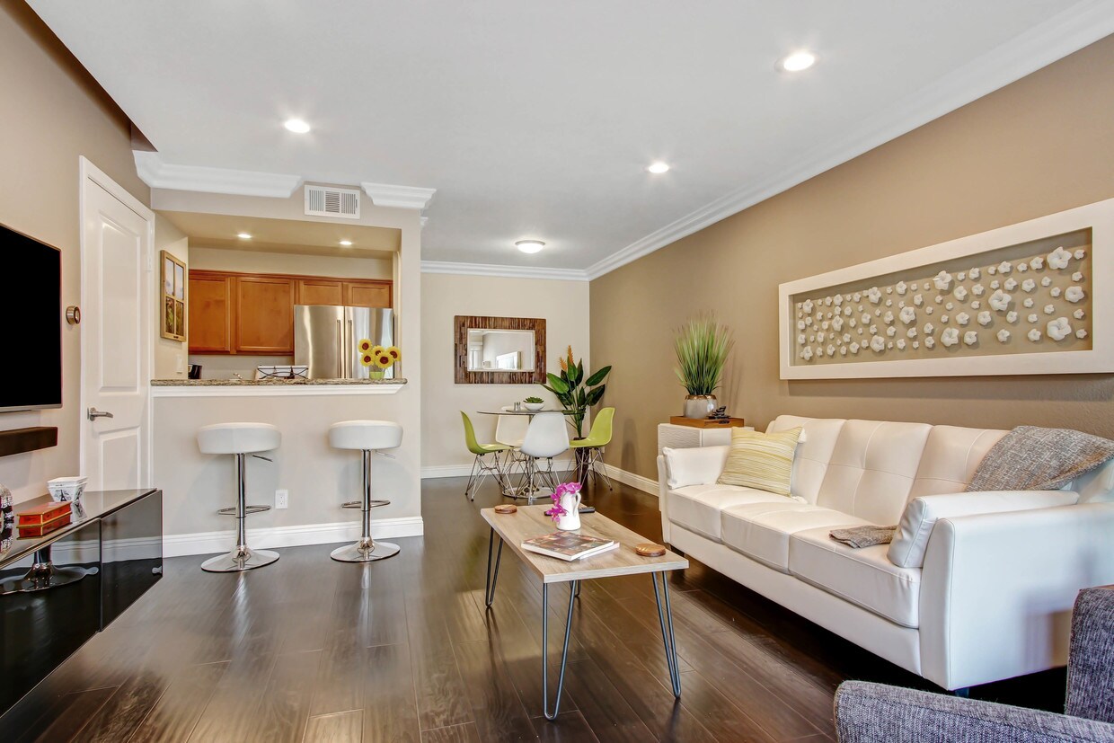 Foto principal - 355 N Maple St