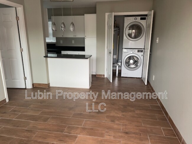 Building Photo - 1616 Monroe Ave