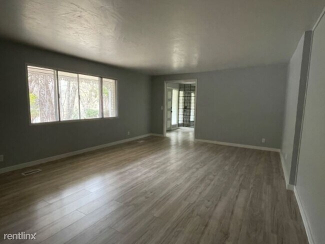 Building Photo - 3 br, 1.5 bath House - 5121 E Emigration C...