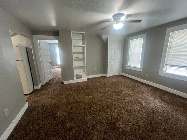 Building Photo - 828 Huestis Ave