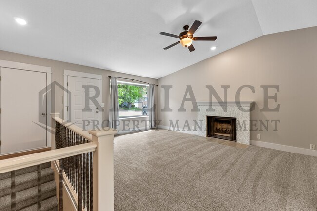Foto del edificio - 117 S Lark Ln
