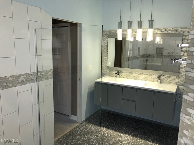 Foto del edificio - 7500 Cameron Cir