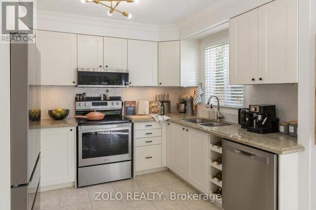 Building Photo - 2272 Mowat Ave