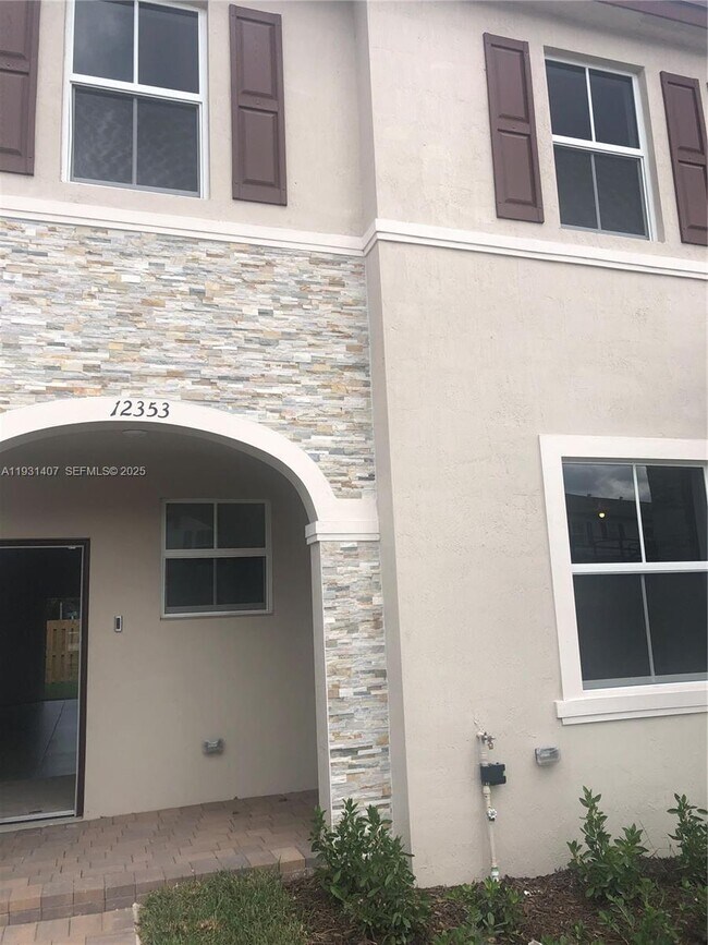 Foto del edificio - 12353 NW 23rd Ct