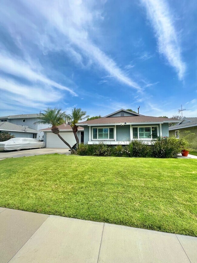 Building Photo - Spacious Remodeled Home Near El Dorado Park