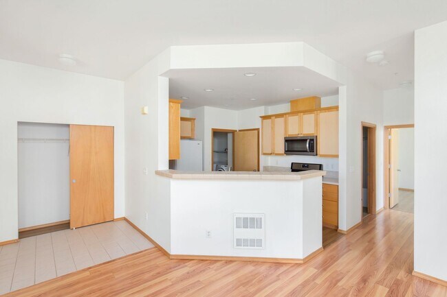 Foto del edificio - Ground Level Upgraded 2 Bedroom in Sterling Square!