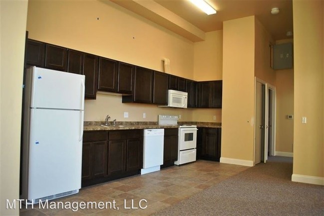 Building Photo - 2 br, 1 bath Apartment - 218 W Cayuga Street