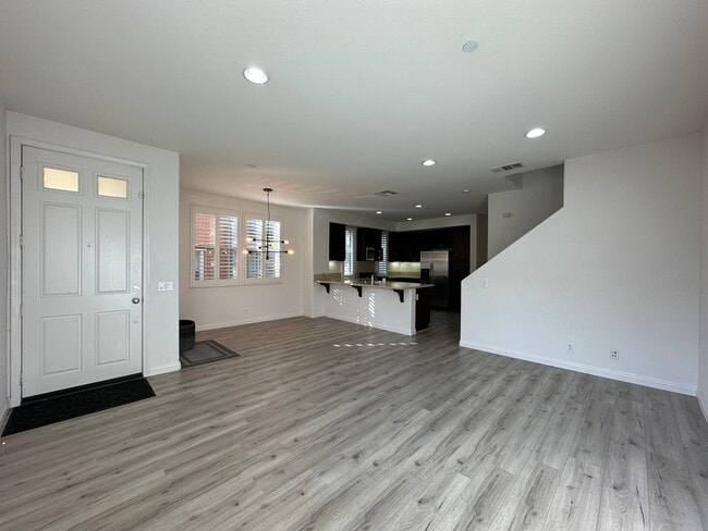 Building Photo - 611 McKenna St