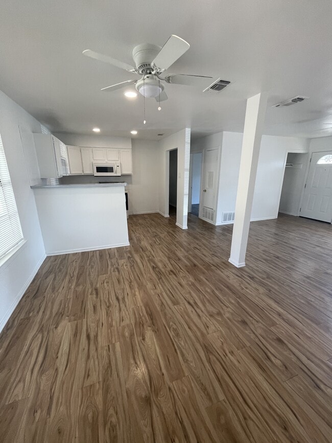 Building Photo - 179 Shadow Valley Dr