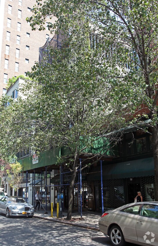 Building Photo - 123 E 18th St