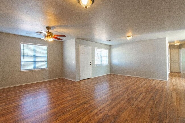 Foto del edificio - 733 N Norman Ave