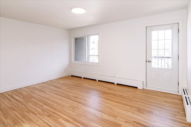 Building Photo - 3320 rue de la Monnerie