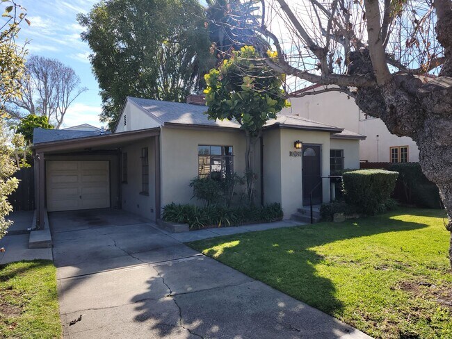 Foto del edificio - Charming Single Family Home with Spacious ...