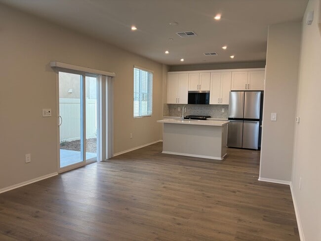 Building Photo - 40100 Campos Elegantes
