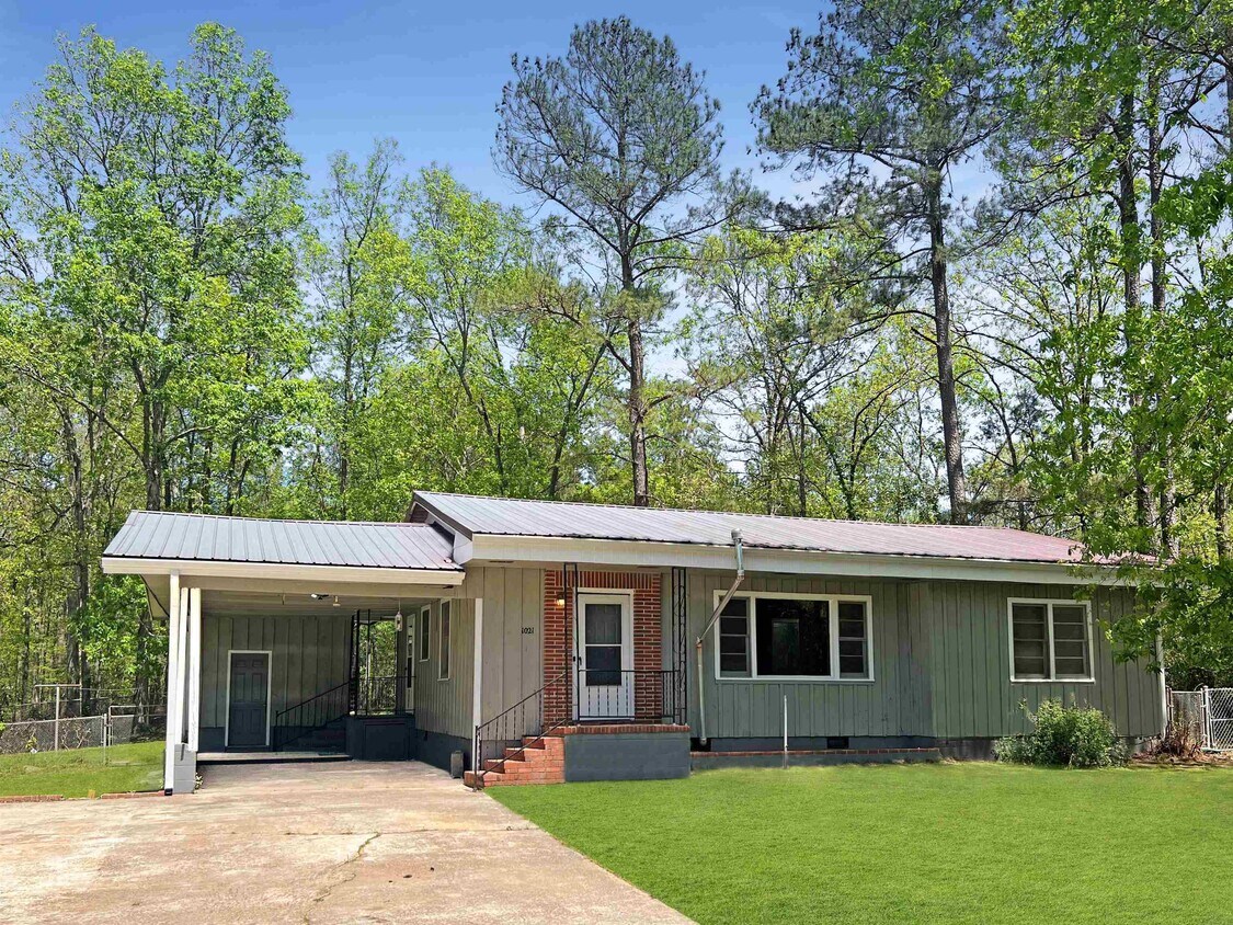 Primary Photo - 1021 Borton St