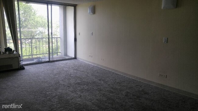 Building Photo - 1043 S York Rd