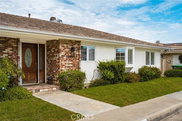 Building Photo - 1545 Skyline Dr