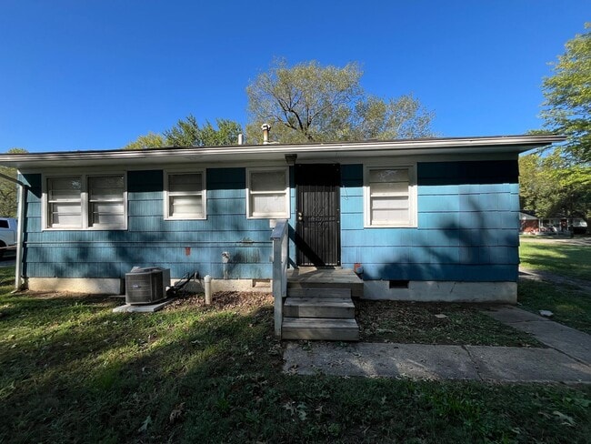 Building Photo - Lovely 2BR/1ba house