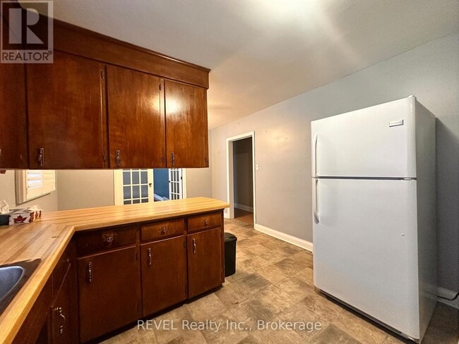 Photo du bâtiment - 63 Thompson Ave